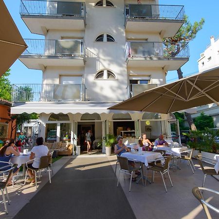 Hotel Falco Riccione Bagian luar foto