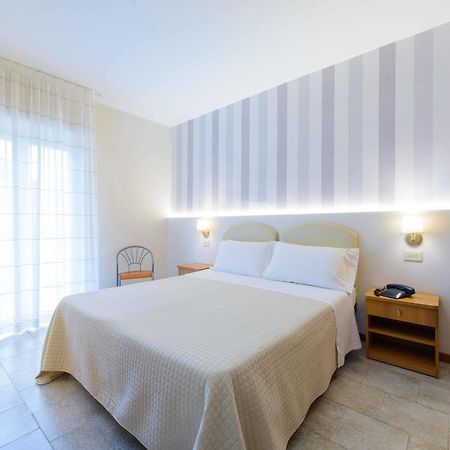 Hotel Falco Riccione Bagian luar foto