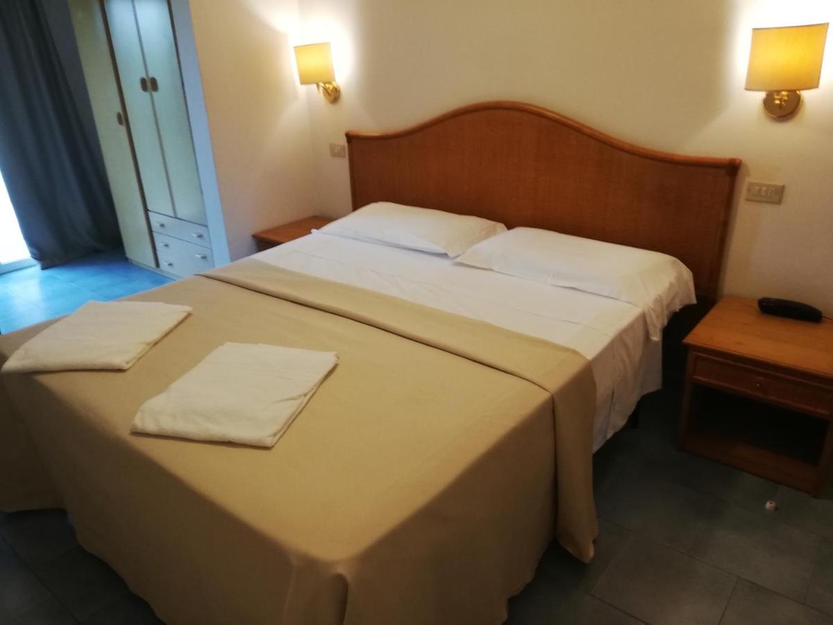 Hotel Falco Riccione Bagian luar foto