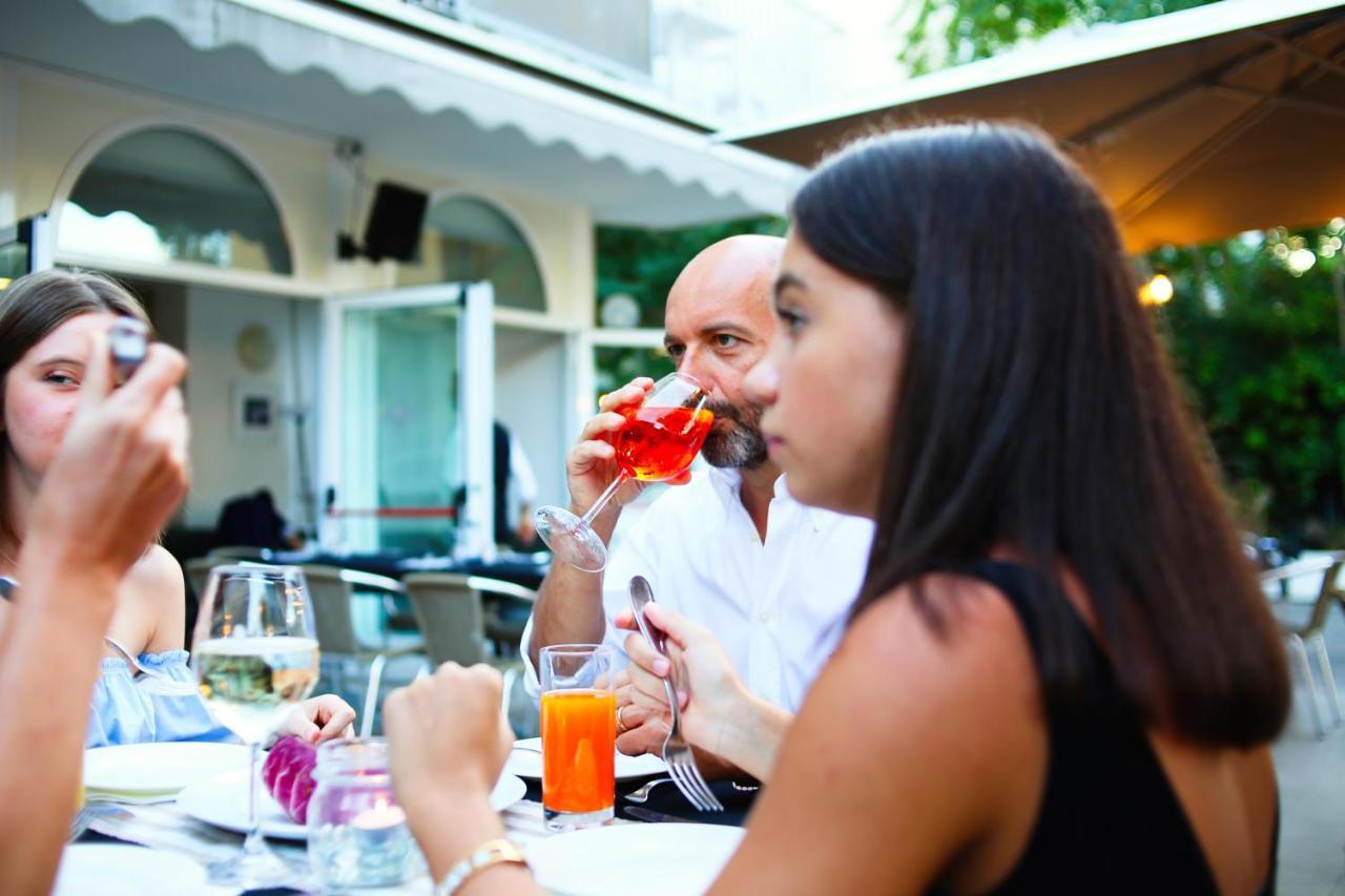 Hotel Falco Riccione Bagian luar foto