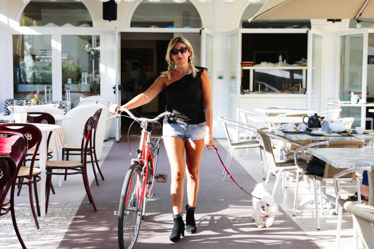Hotel Falco Riccione Bagian luar foto