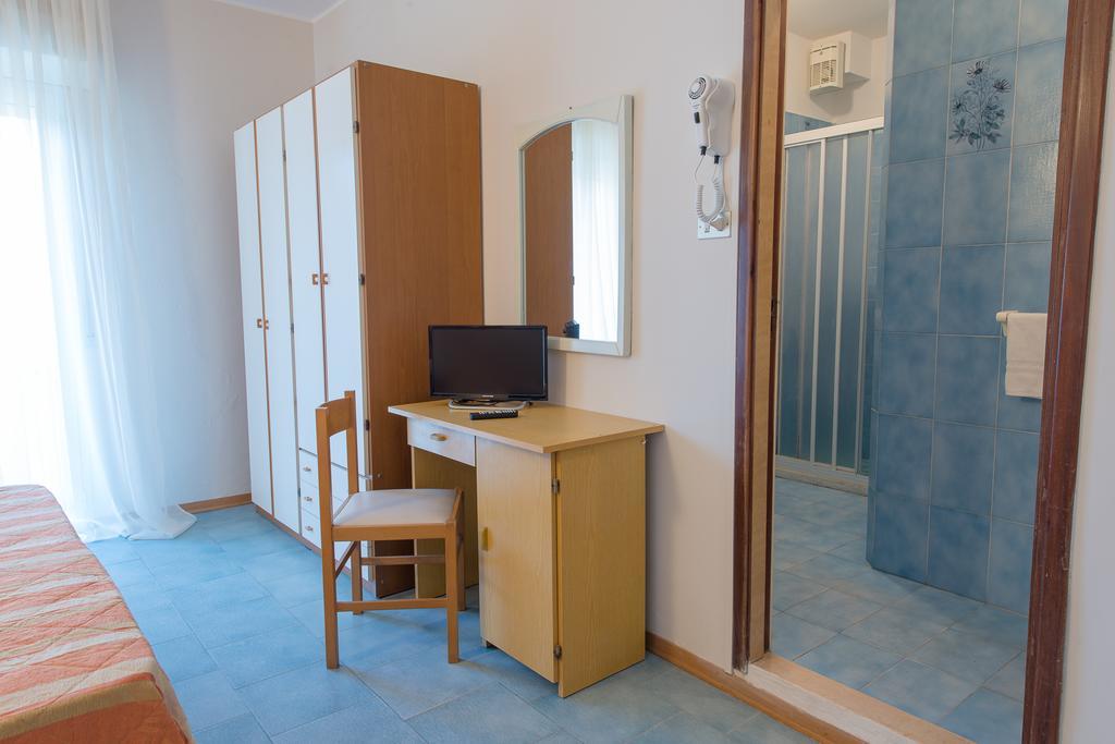 Hotel Falco Riccione Bagian luar foto