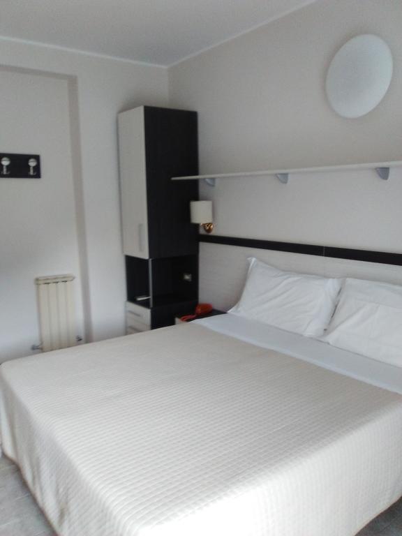 Hotel Falco Riccione Bagian luar foto