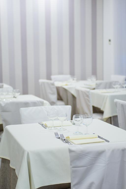Hotel Falco Riccione Bagian luar foto