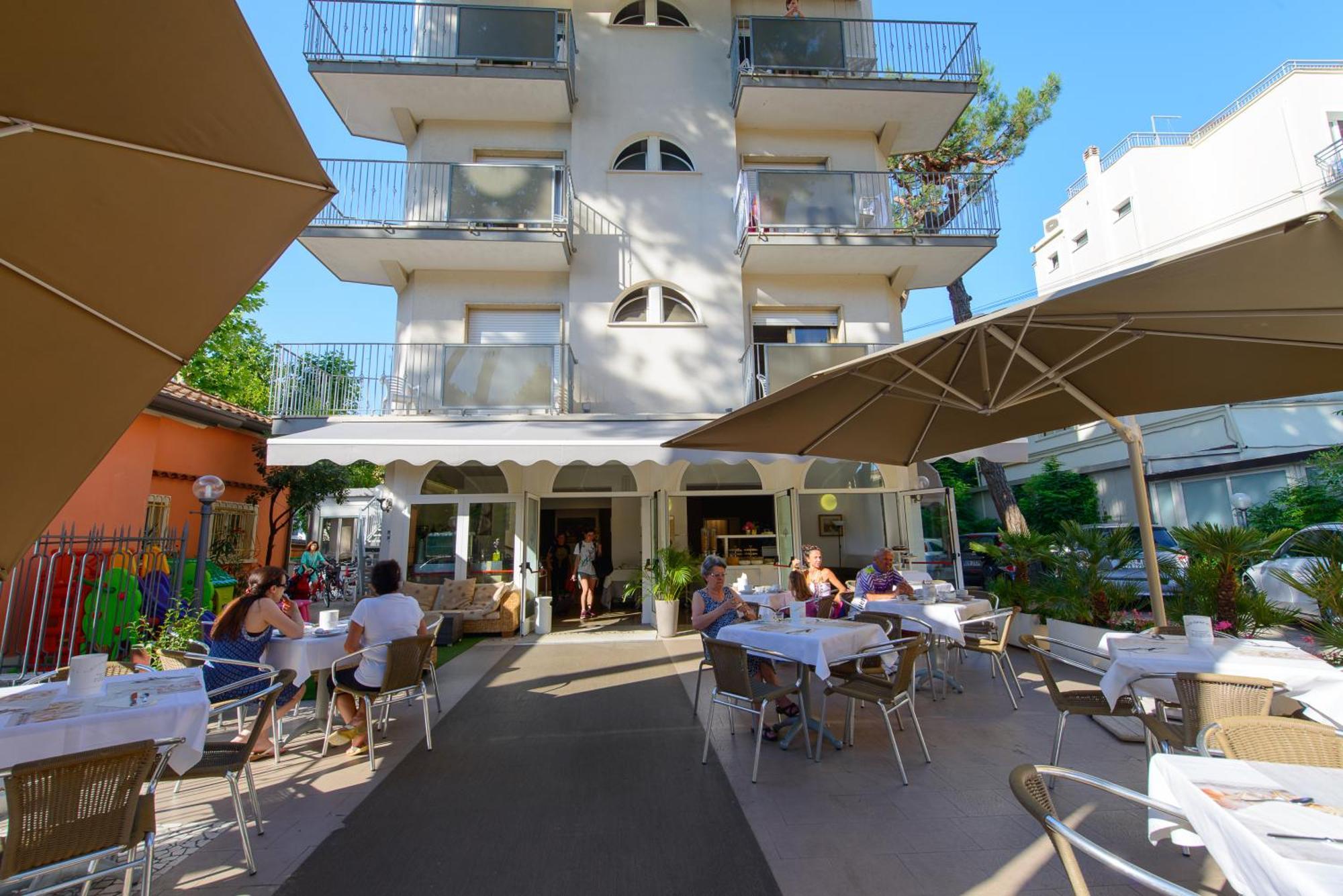 Hotel Falco Riccione Bagian luar foto