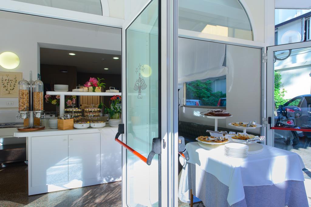Hotel Falco Riccione Bagian luar foto