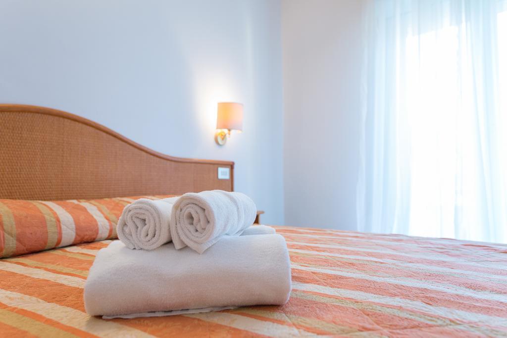 Hotel Falco Riccione Bagian luar foto
