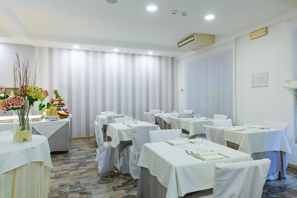 Hotel Falco Riccione Bagian luar foto