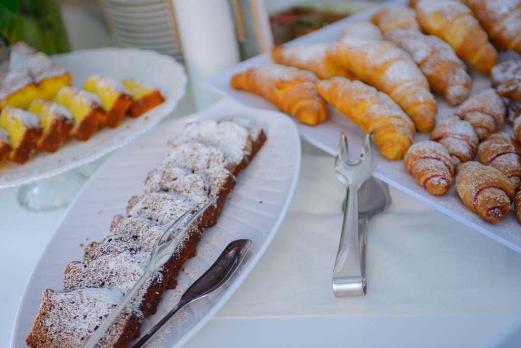 Hotel Falco Riccione Bagian luar foto