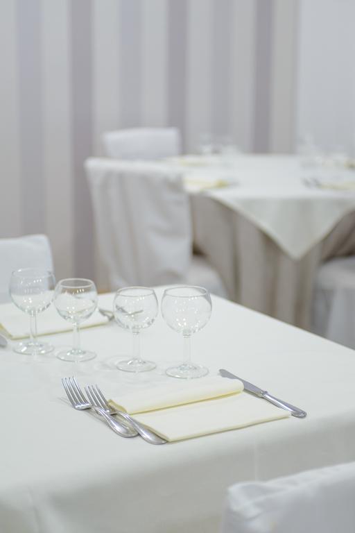 Hotel Falco Riccione Bagian luar foto