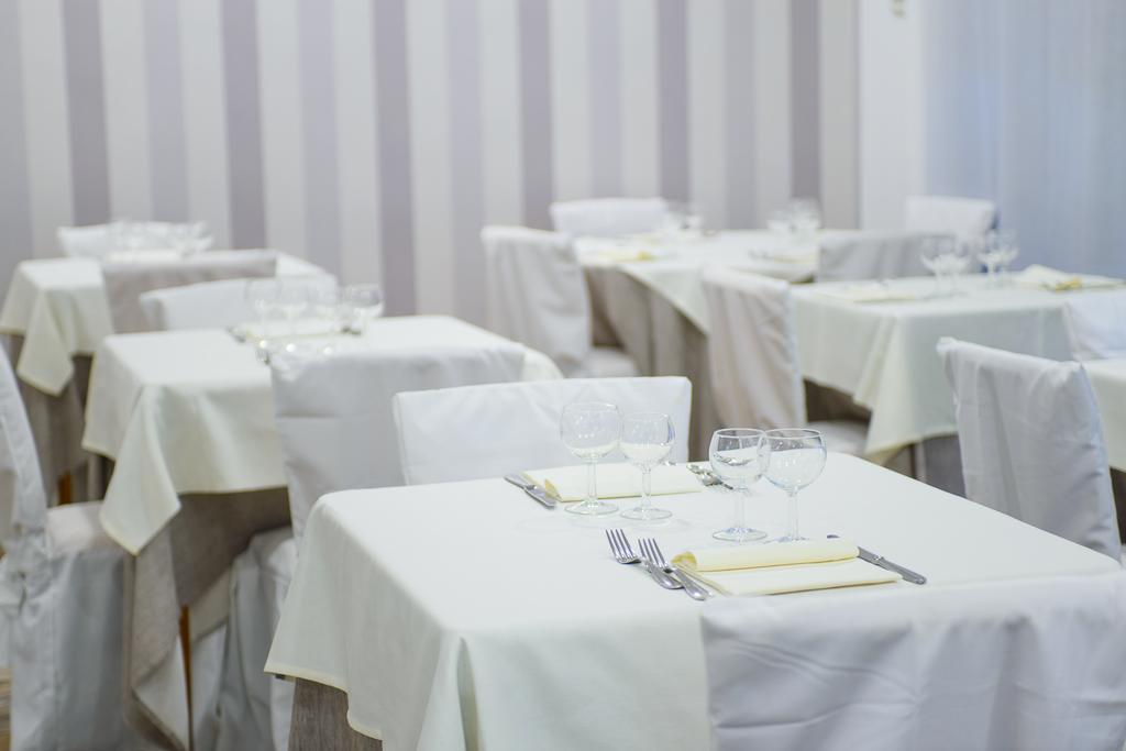 Hotel Falco Riccione Bagian luar foto