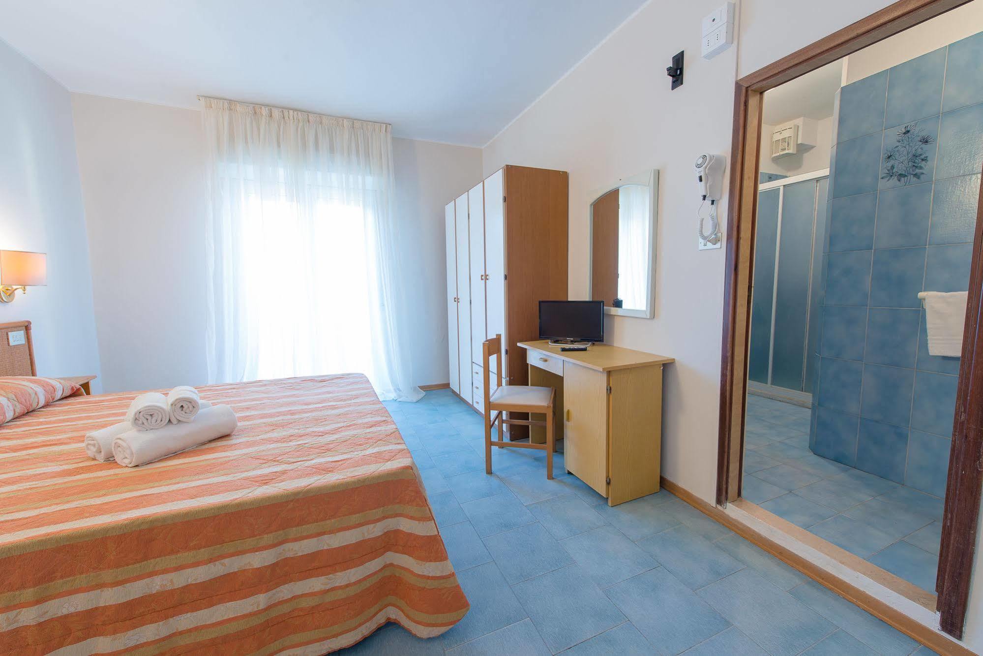 Hotel Falco Riccione Bagian luar foto